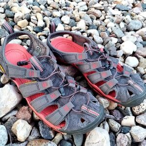 Keen Women's Hybrid Sandel Size 8 Water/Hiker Outdoor Adventure